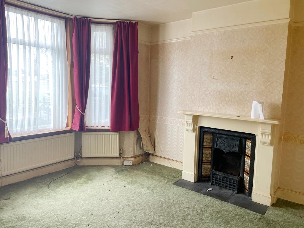 Lot: 111 - THREE STOREY HOUSE FOR IMPROVEMENT -
